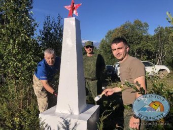 Реставрация памятника погибшему экипажу самолета