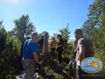 Реставрация памятника погибшему экипажу самолета