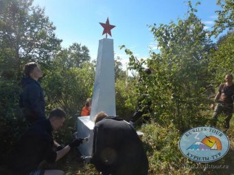 Реставрация памятника погибшему экипажу самолета