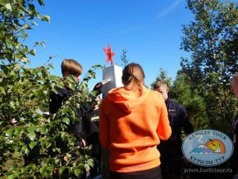 Реставрация памятника погибшему экипажу самолета