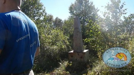 Реставрация памятника погибшему экипажу самолета